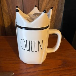 RAE DUNN QUEEN MUG 👑